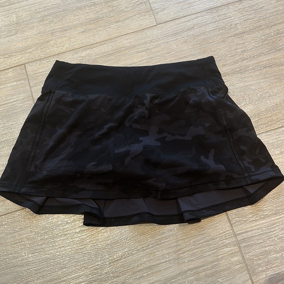 Lululemon Black Camo Skirt - Picture 4 of 6
